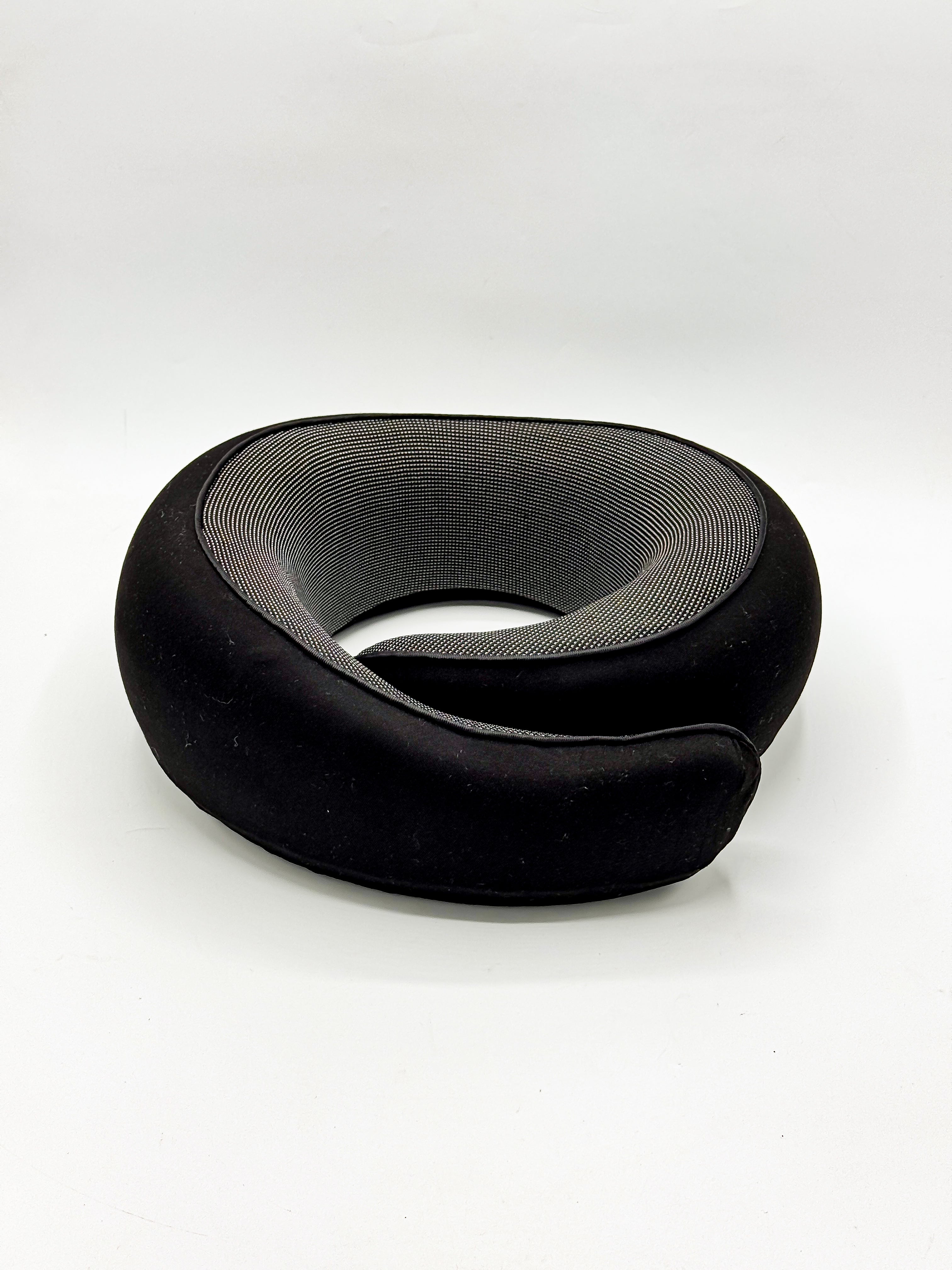 TRAVEL PILLOW